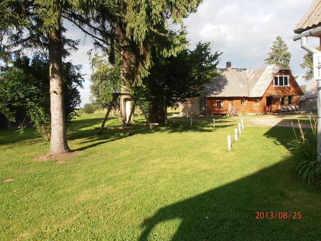 Gasthaus Lauku Viesu Maja Bajari Rucava Exterior foto